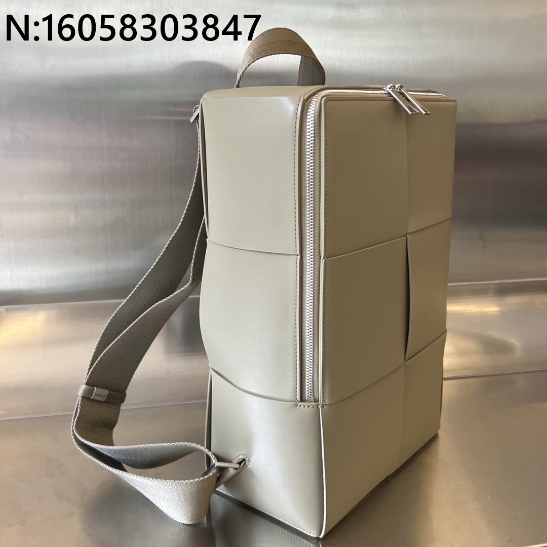 징 팩토리 보테가베네타 아르코 백팩 34*24*12cm 680092 다크 베이지 