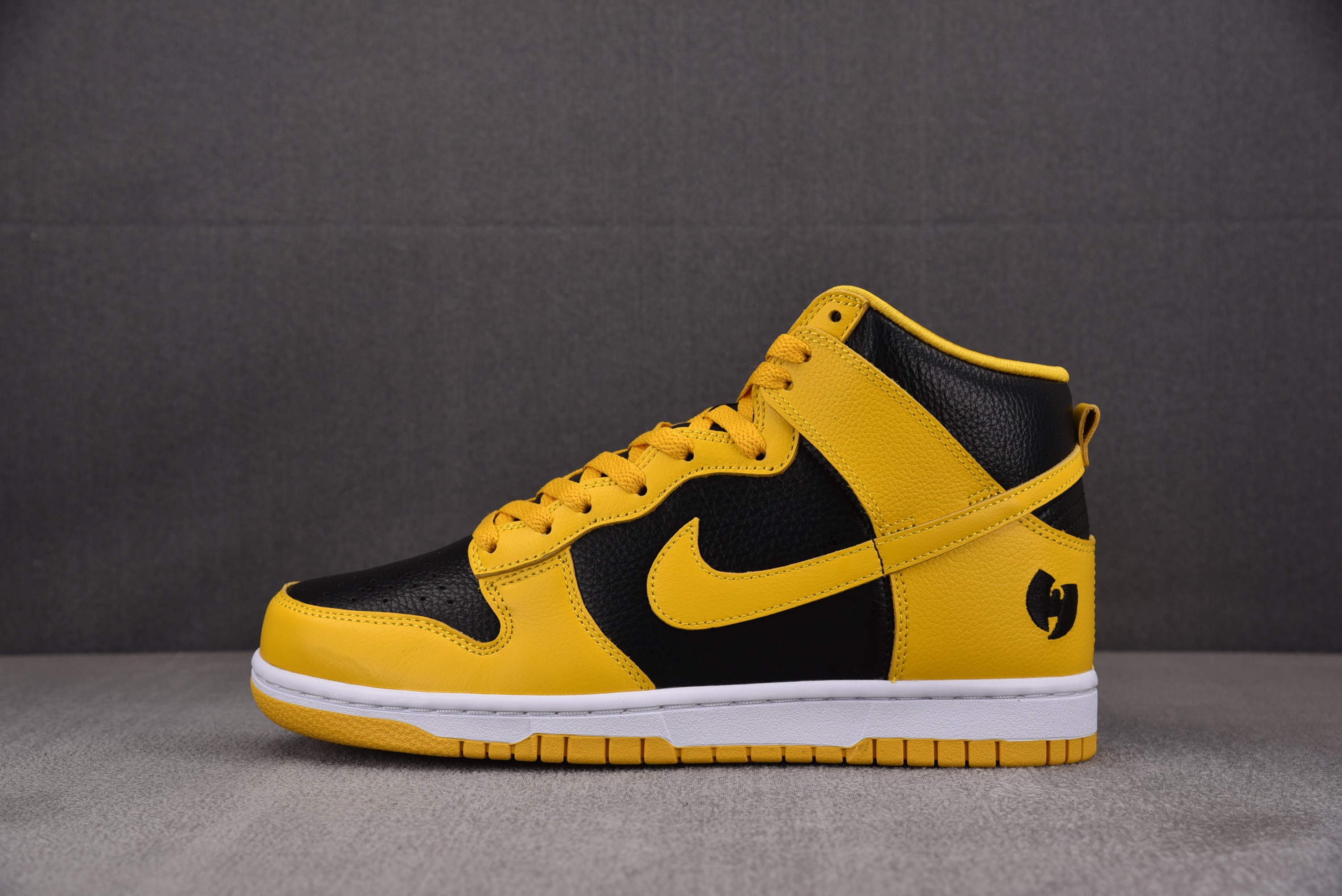 [S2]나이키 우탱 덩크 하이 NK Dunk High Wu-Tang (2024) 옐로우 블랙 HJ4320-001